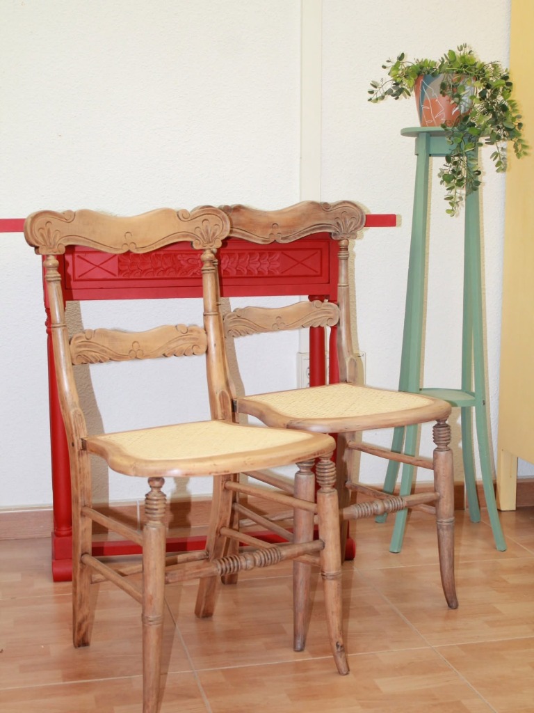 Ebanistas propios en plantilla montando muebles en Cartagena